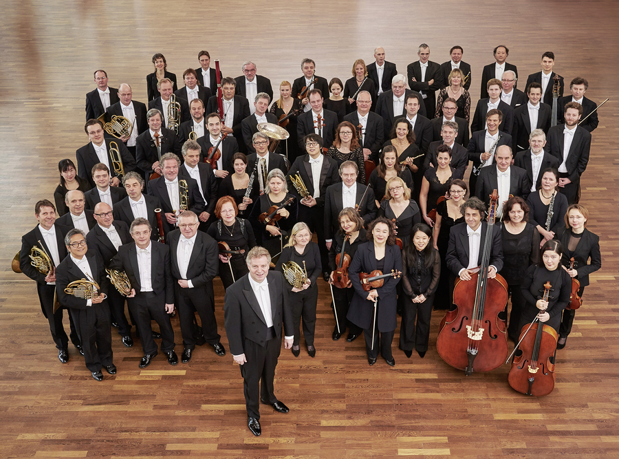 Deutsche Staatsphilharmonie Rheinland-Pfalz mit ihrem Chefdirigenten Karl-Heinz Steffens (c) Stefan Wildhirt