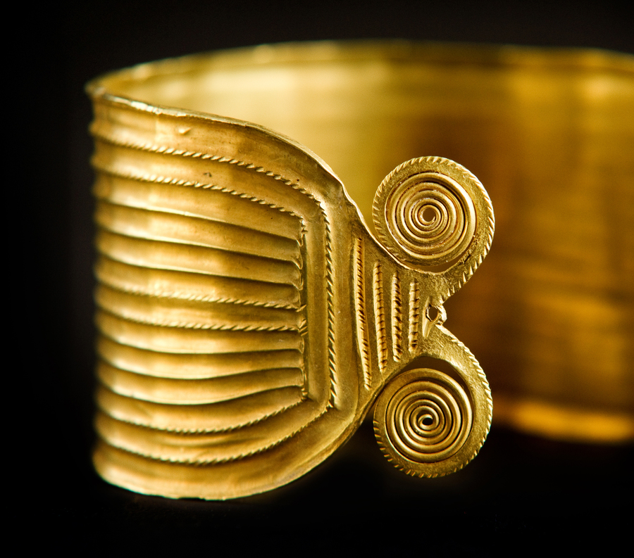 Goldenes Armband aus Nassenheide. Archäologischer Fund.