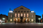 Deutsches Nationaltheater und Staatskapelle Weimar bei Nacht - Außenansicht